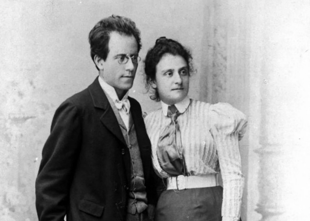 Foto bij (TONEEL) Mahler 11: Lied van Verlangen door Lidewij Gerits en Erik Siebel